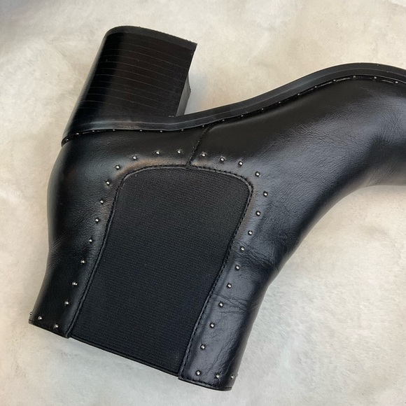 Steve Madden Leather Malorie Chelsea Boot - Picture 3 of 9